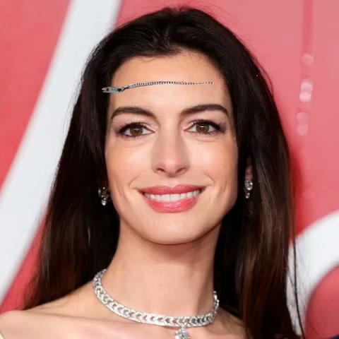 Ann Hathaway Unzipping by Velairaart on DeviantArt