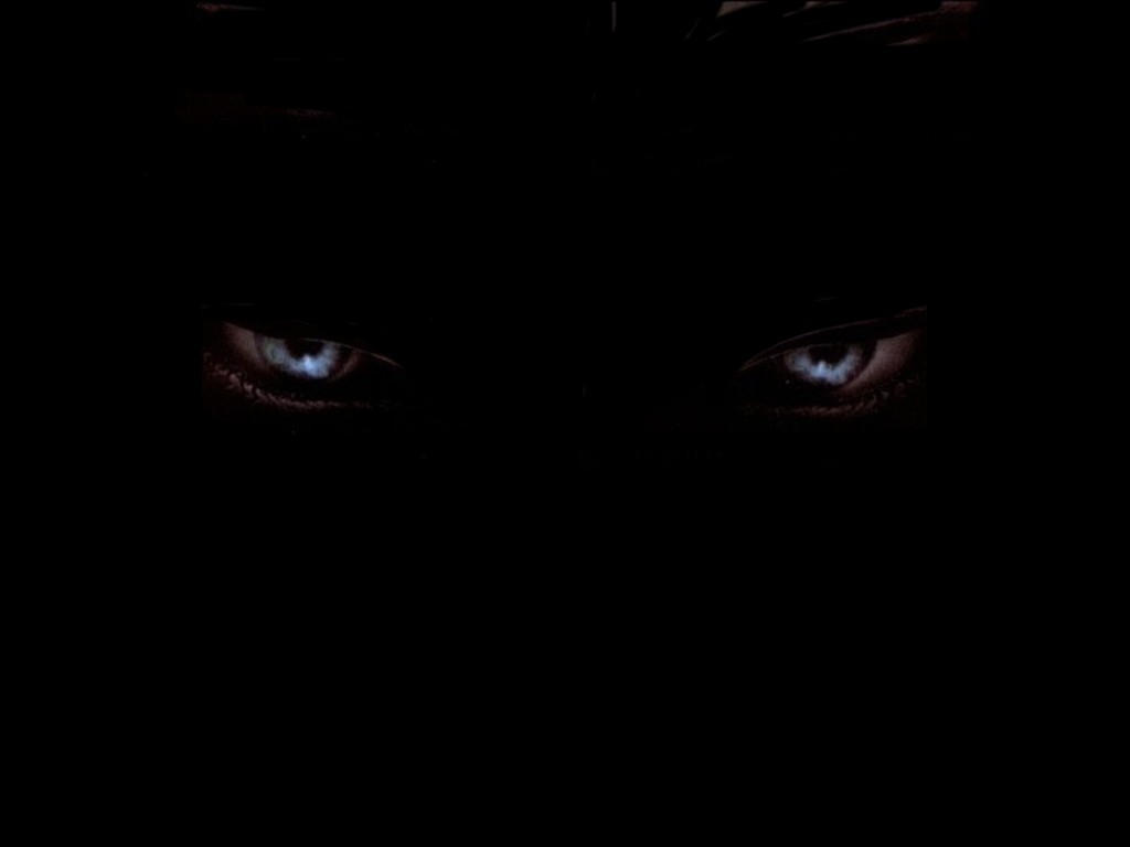 человеческие глаза в темноте