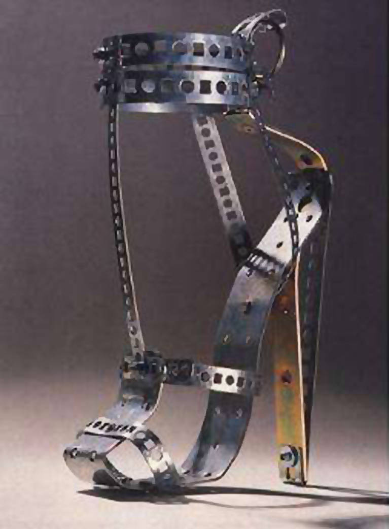 Пояс верности пытка. Необычная обувь. Железные босоножки. Железные босоножки для пыток. Железные ботинки для пыток.