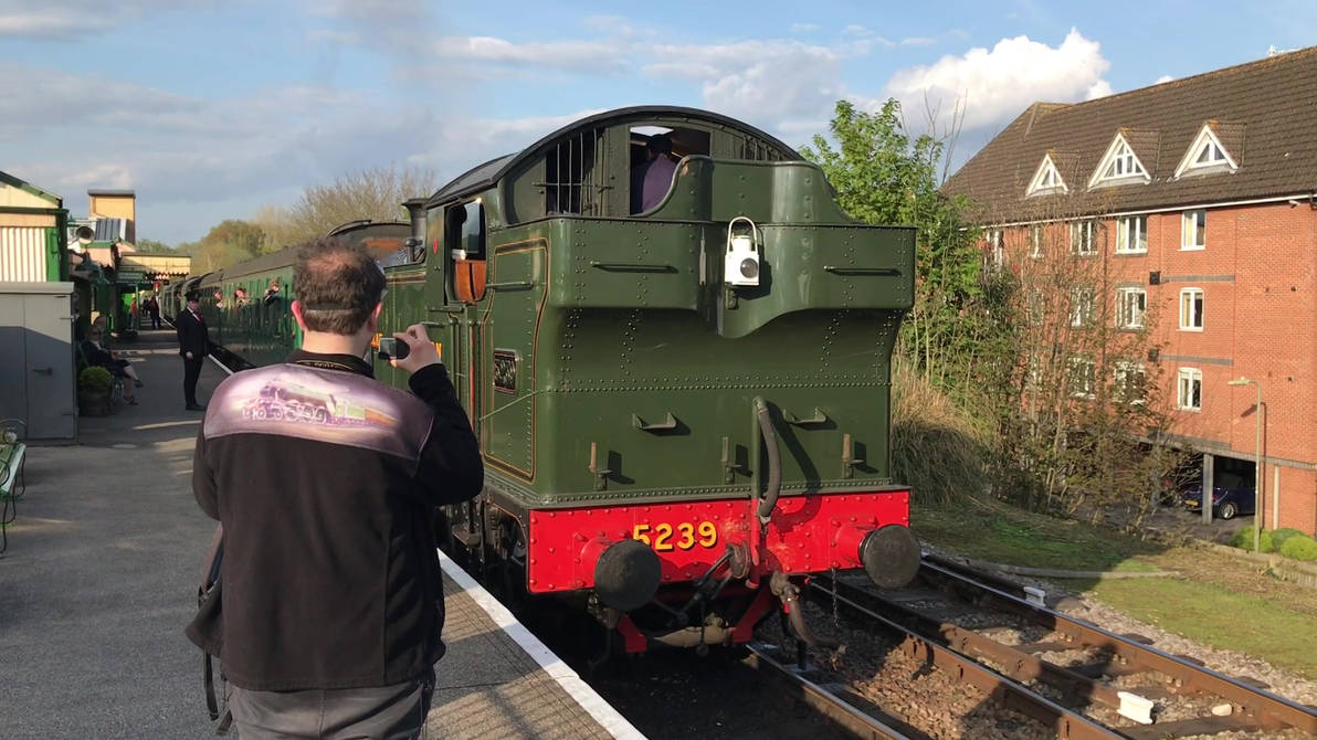 Evening Train By Bracknellben18799 On Deviantart