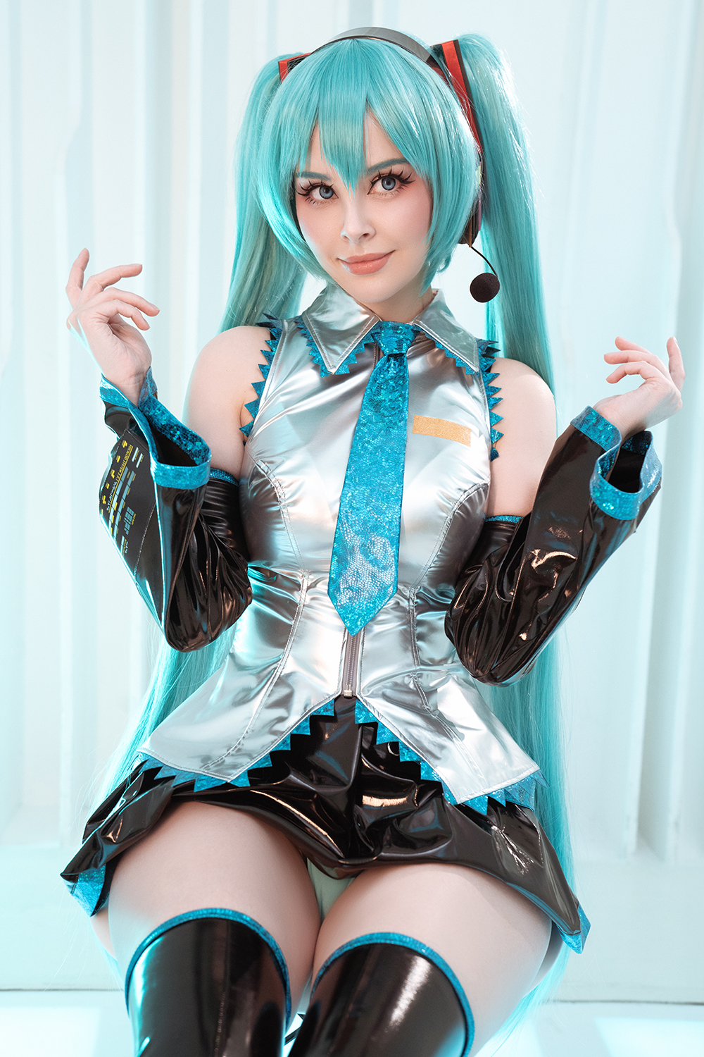 Hatsune Miku cosplay by Disharmonica on DeviantArt