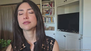 Isa Hypnotized: Snapping Her To Mental Bliss