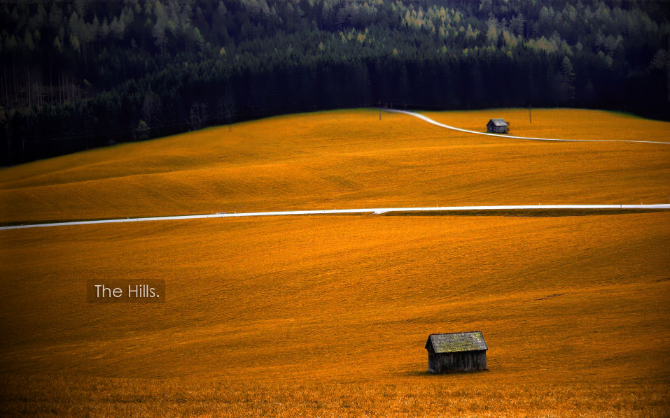 Посреди поля появился квадрат. Заброшенное поле. Церковь в поле. Машина в поле. Посреди поля появился квадрат.