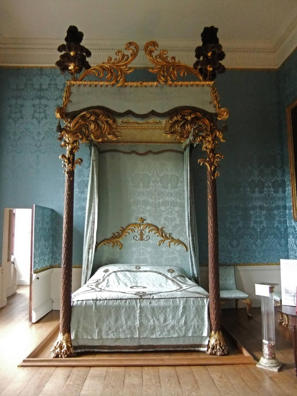 Four Poster Bed by fuguestock