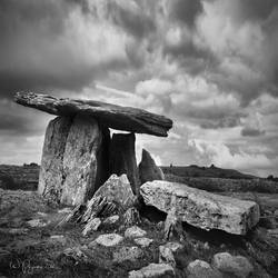 Poulnabrone Dolmen by Pajunen