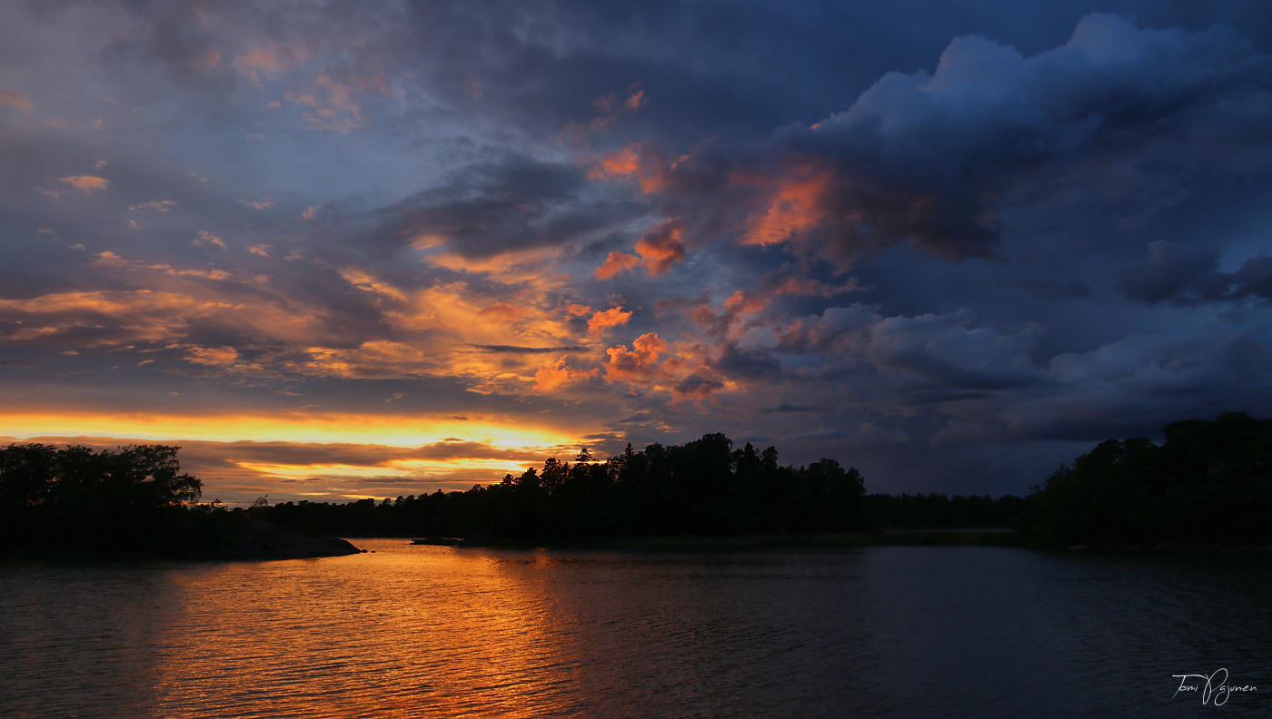 August Sunset by Pajunen on DeviantArt