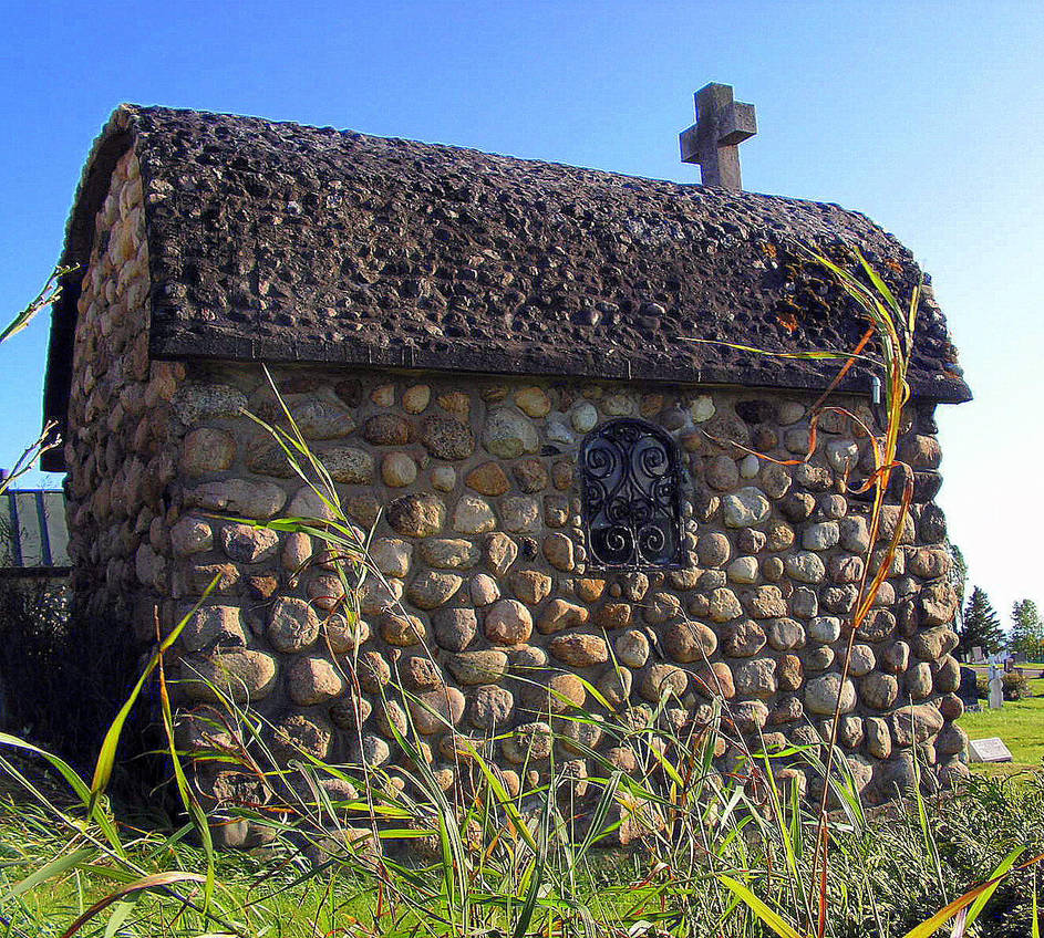 An Old Mausoleum by JocelyneR