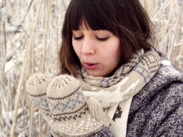 cold hands, warm heart by yumenonikki