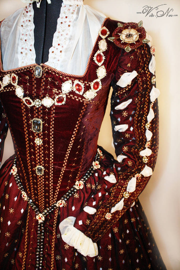 Queen Elizabeth I of England Renaissance garment by Volto-Nero-Costumes ...