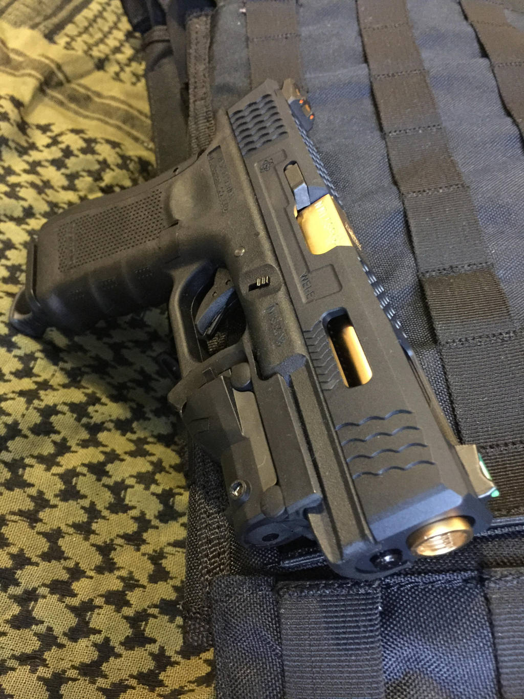 WE Glock 17 Gen IV with Archives G17 slide by d3lf