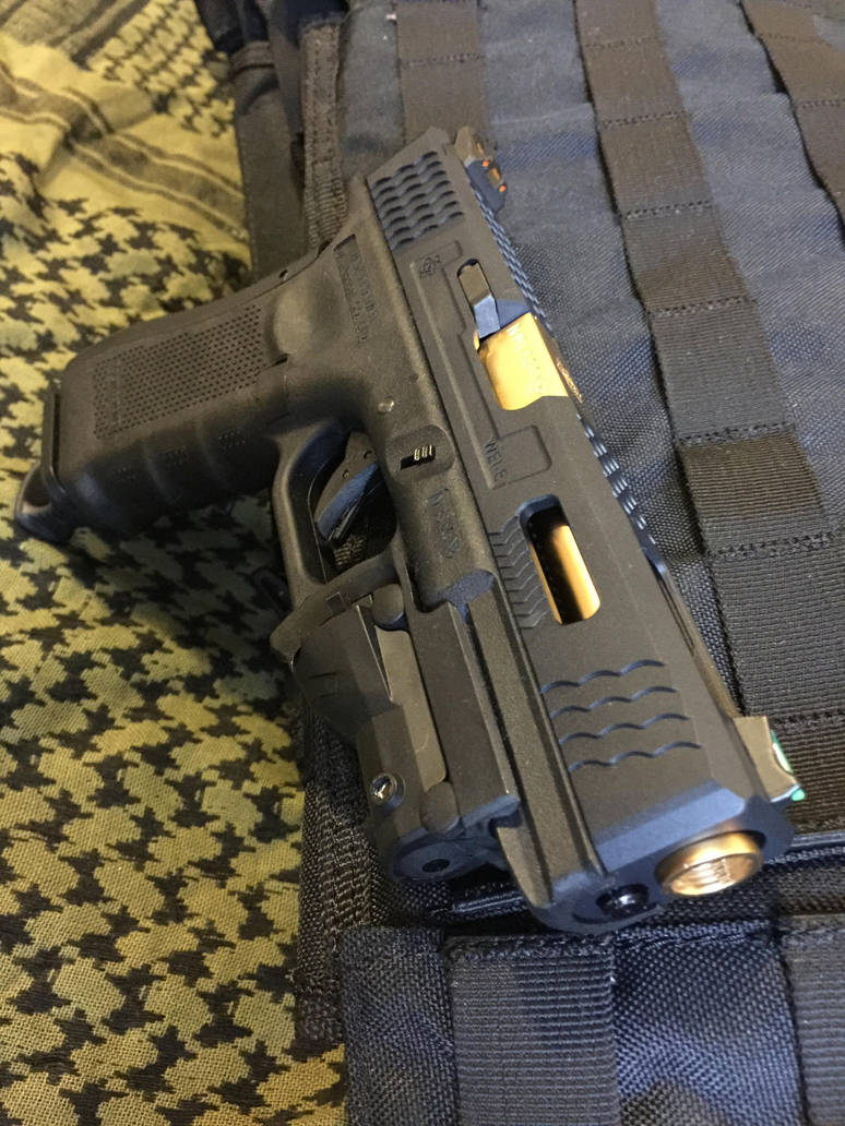 WE Glock 17 Gen IV with Archives G17 slide by d3lf