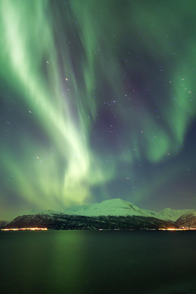 Midwinter Lights by villekroger