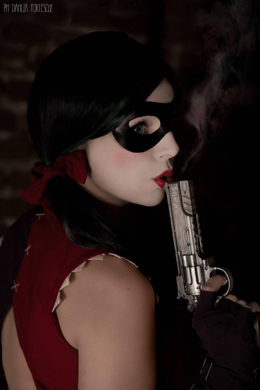 Harley Quinn - Injustice: Gods among us - Cosplay by Thecrystalshoe