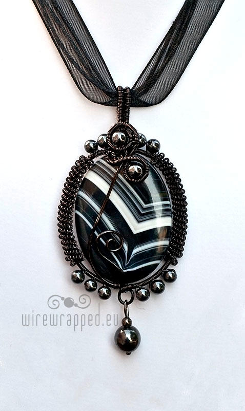 Black agate gothic pendant II by ukapala