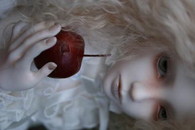 Snow, Glass, Apples .:. Six by Jubriel