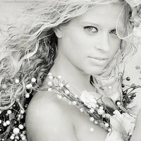 Miss White by soulofautumn87