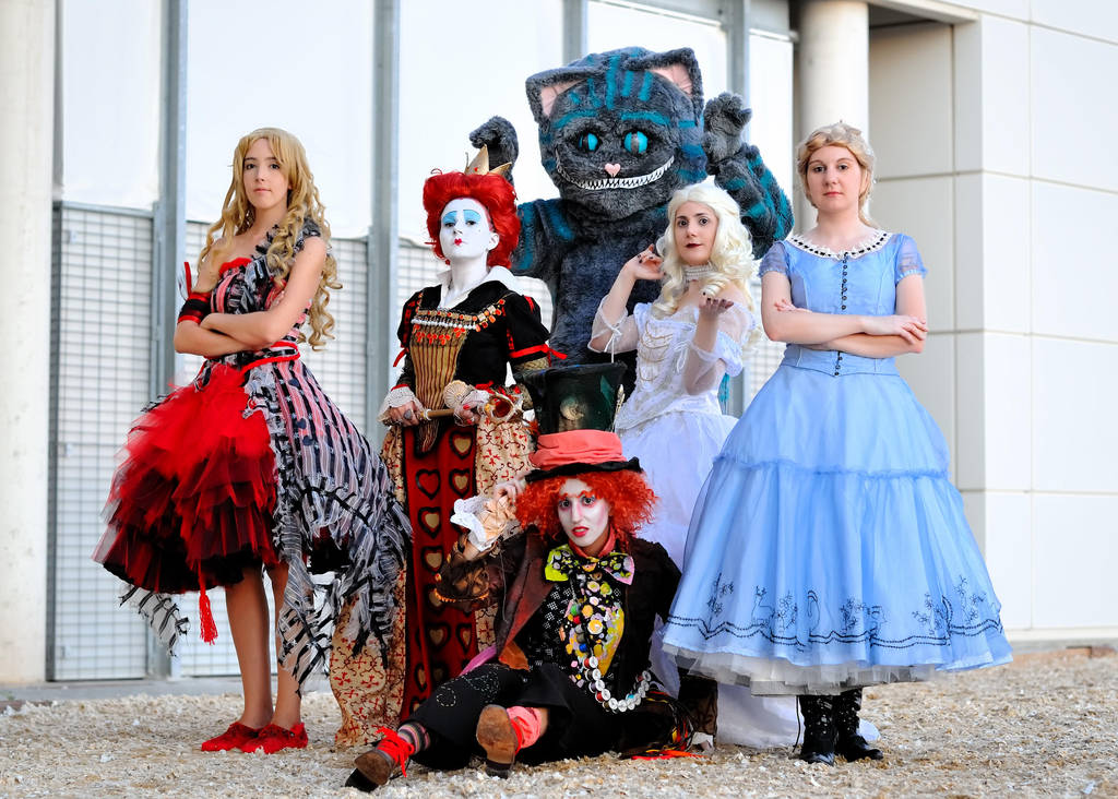 Tim Burton's Alice in Wonderland team by lilie-morhiril