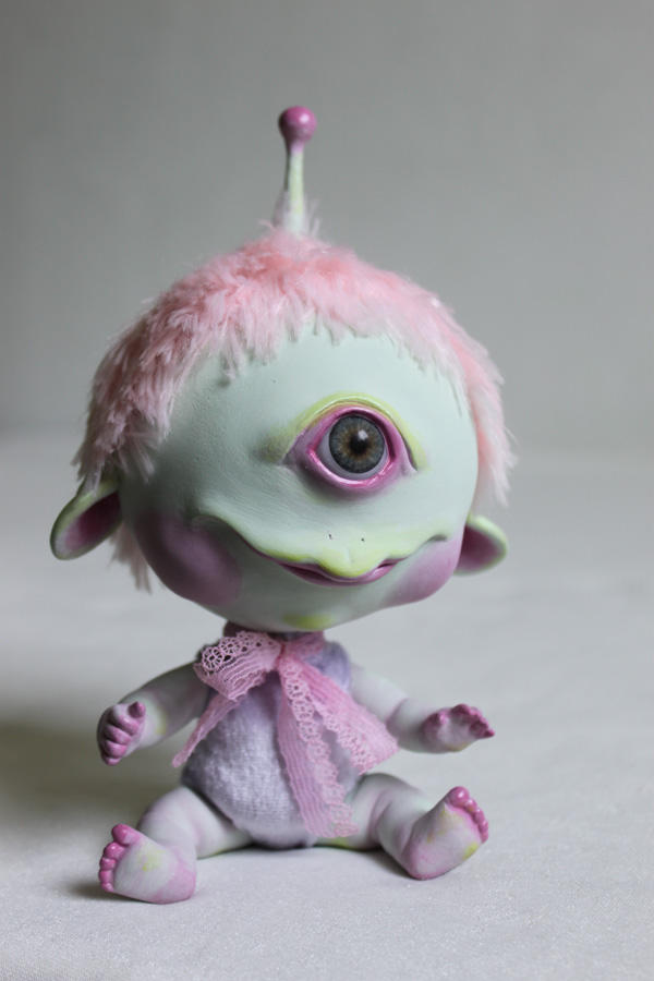 alien baby by Horriblesweet
