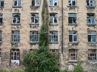 Derelict building somewhere in Manchester by Spinneyhead