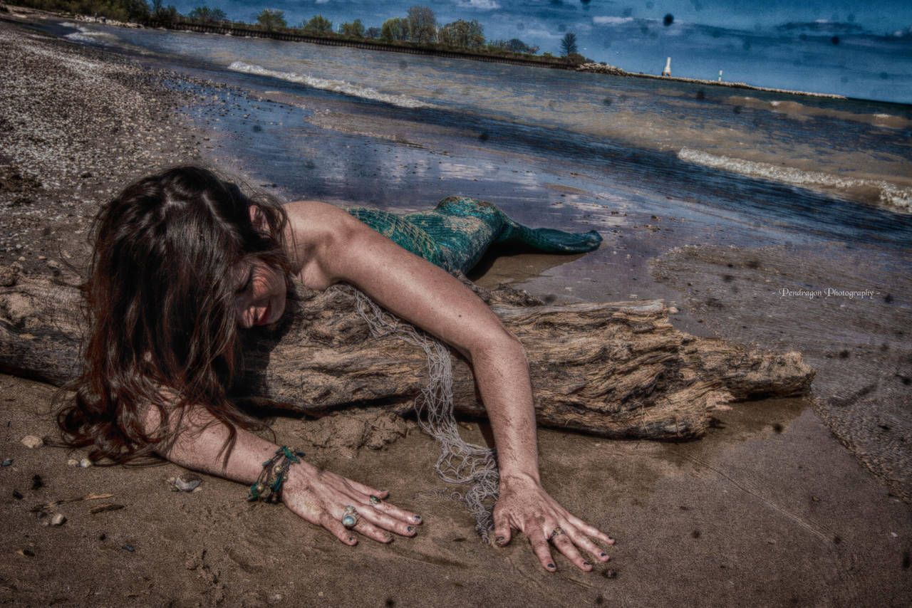 Mermaid Aiyana Beached by pendragon93