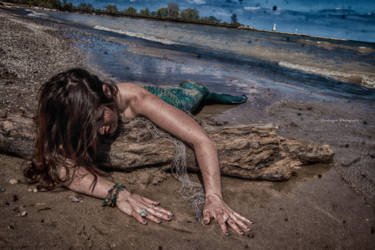 Mermaid Aiyana Beached by pendragon93