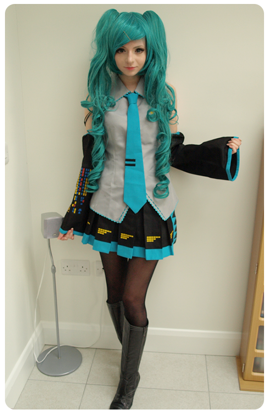 hatsune miku cosplay by