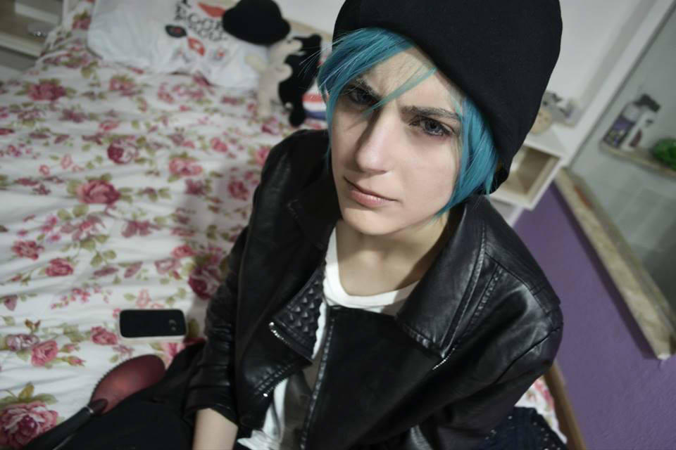 chloe closet cosplay by
