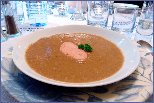 Chesnut soup with foie gras by Melhyria