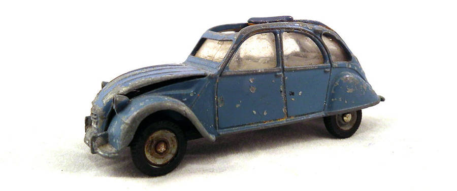 Citroen 2CV by eRiQ