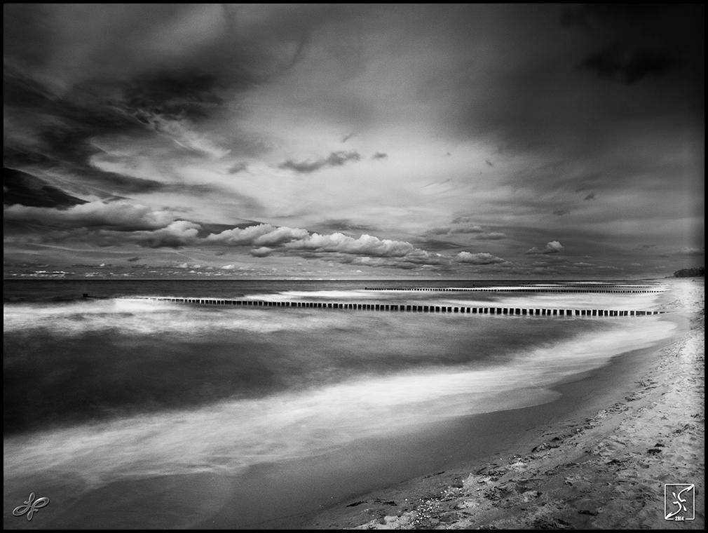 Two Faces Of The Sea - Dark by Zyklotrop