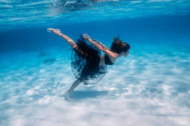 Underwater Dance by SachaKalis