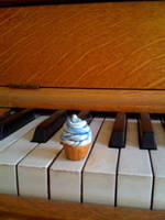 clay cupcake by glitergloom