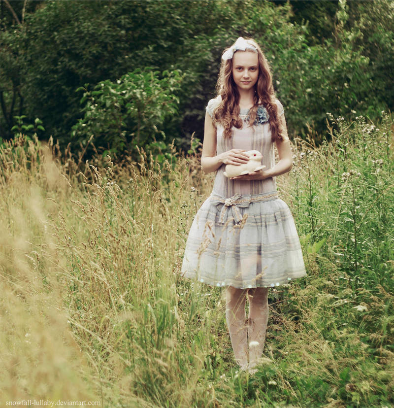 Alice by Snowfall-lullaby