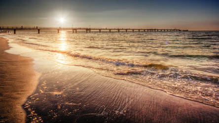 I sat by the ocean... by Ditze