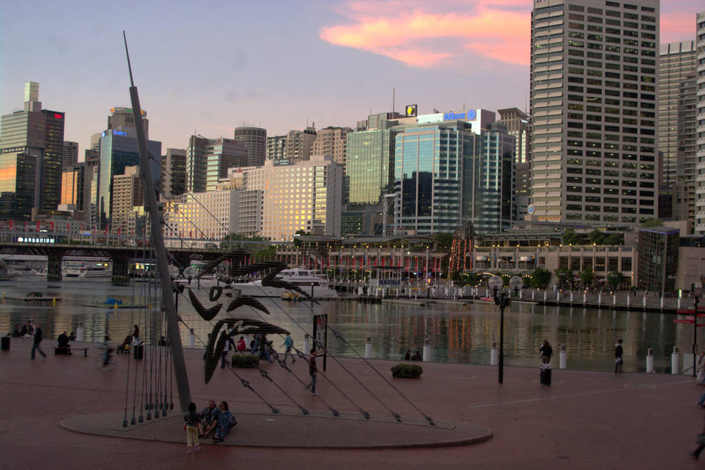 Darling Harbour at Dusk by peanuthorst