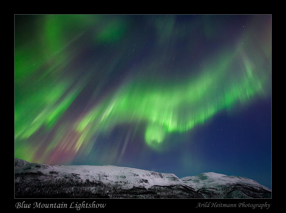 Blue Mountain Lightshow by uberfischer