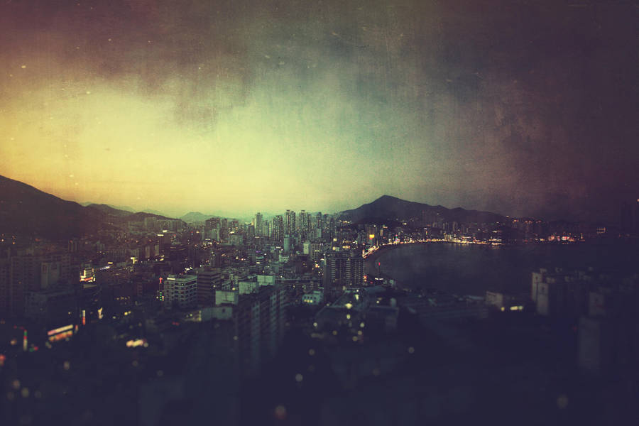 Watching the city fall asleep by rawimage