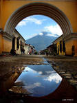 Arch in Antigua Guatemala by juan-arita