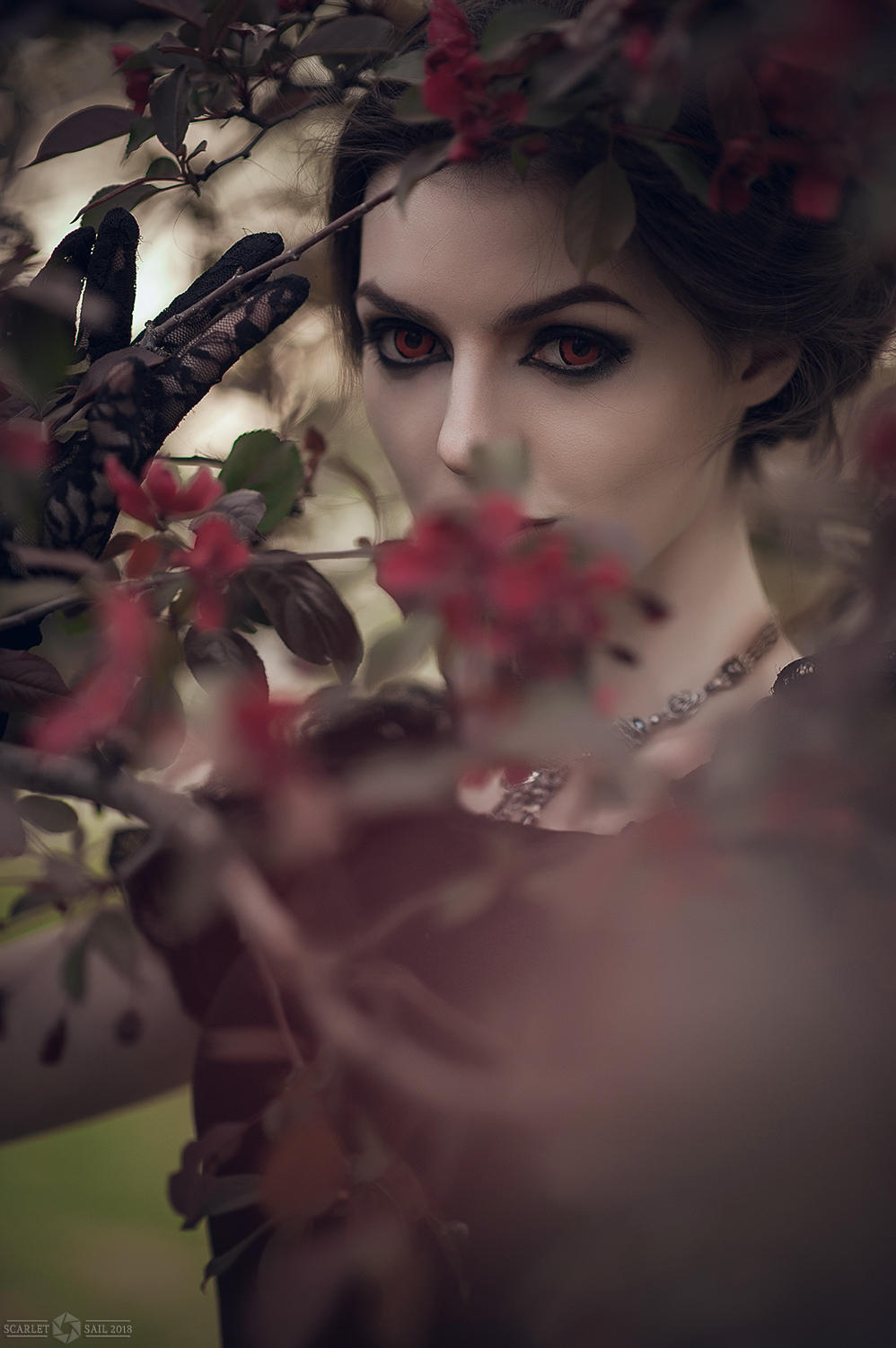 In Bloom by Alice ~MightyRaccoon~ Spiegel by LetzteSchatten-stock