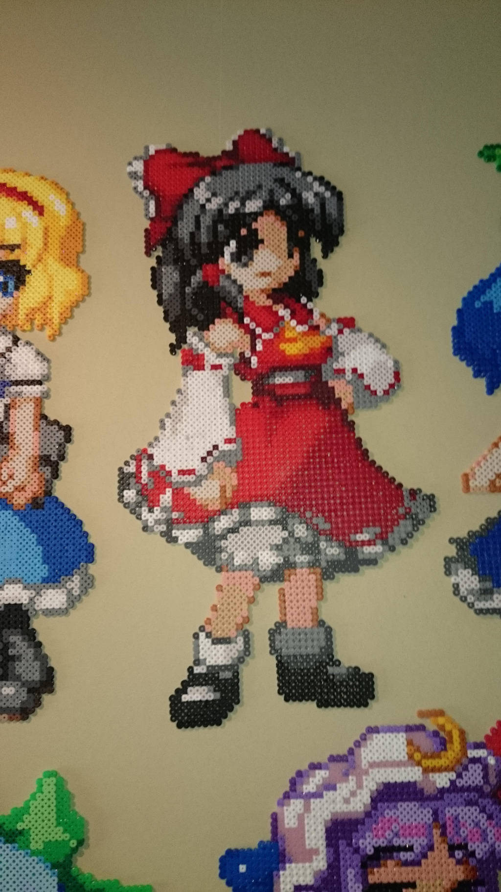 Touhou Character 12 - Reimu Hakurei by MagicPearls