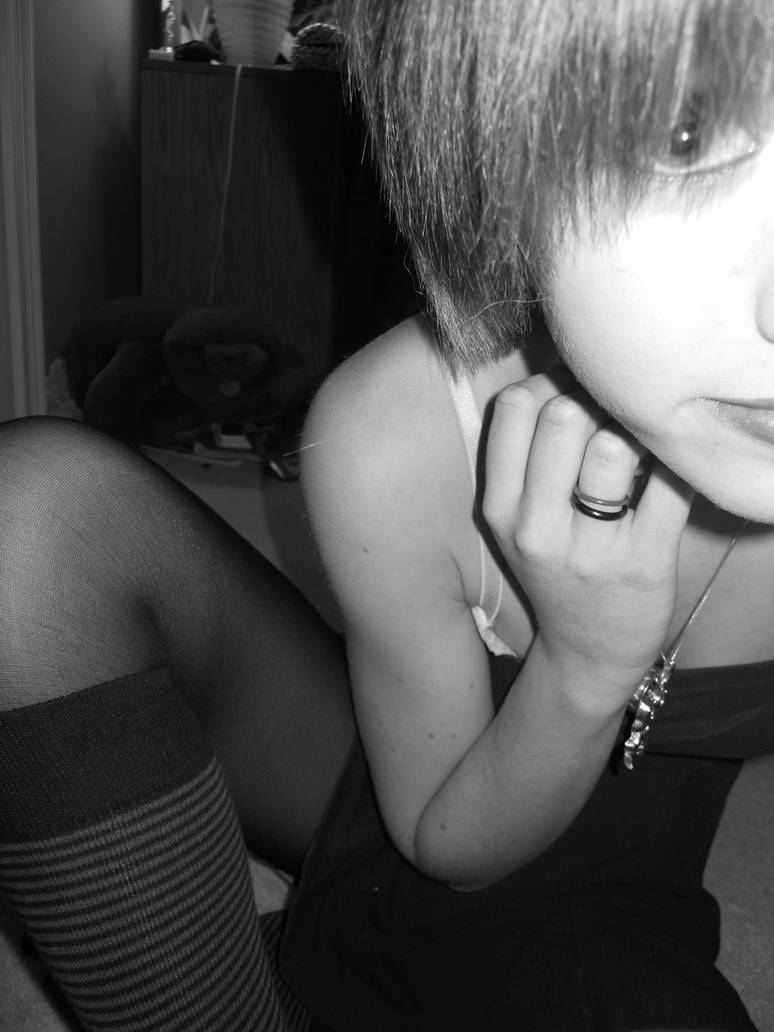 my awkward legs. by kissthestarsxx