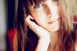 Girl with one eye by paaulette