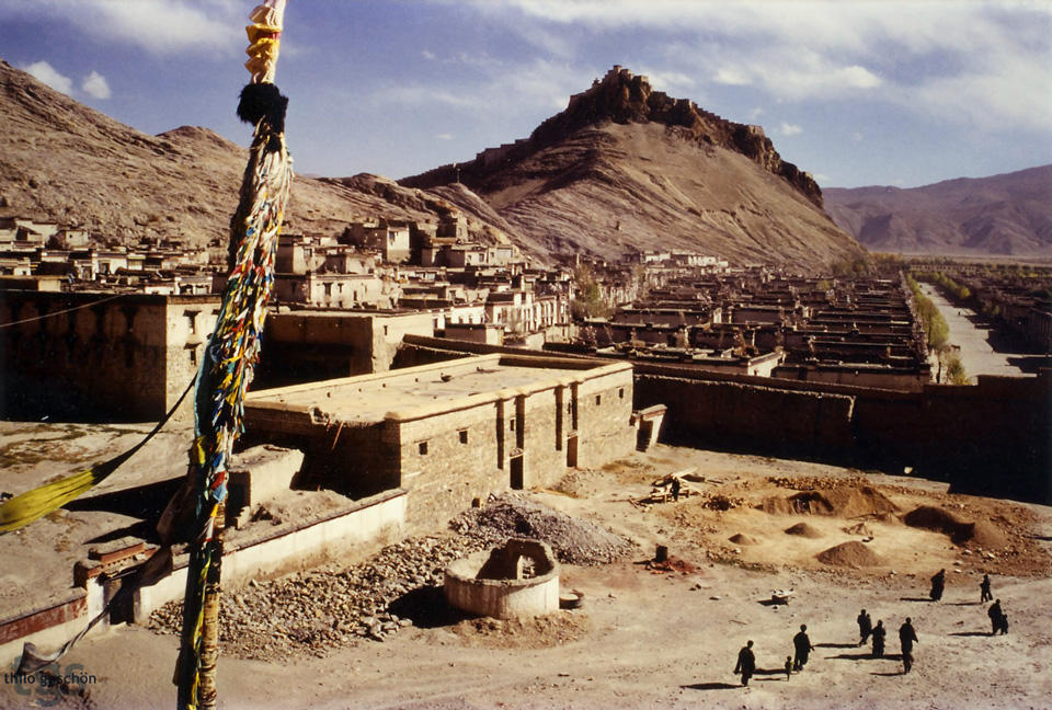 Gyantse - Tibet by JNLN
