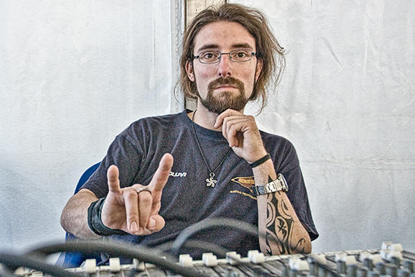 Tino Hevia by nocturno