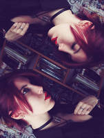 Mirror by BellsHysteria