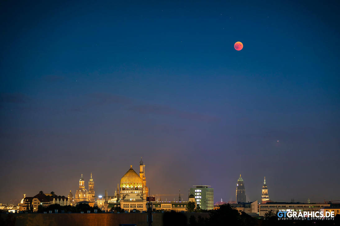 Bloodmoon and Mars over Dresden by TobiasRoetsch