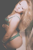 Sittin' Pretty by H0LL0W25