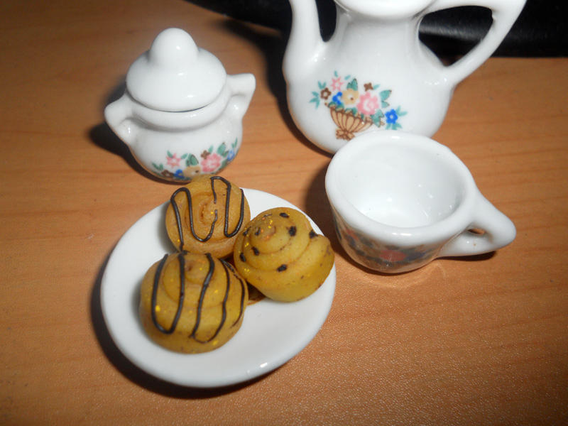 Clay Cinnamon Rolls by mieame