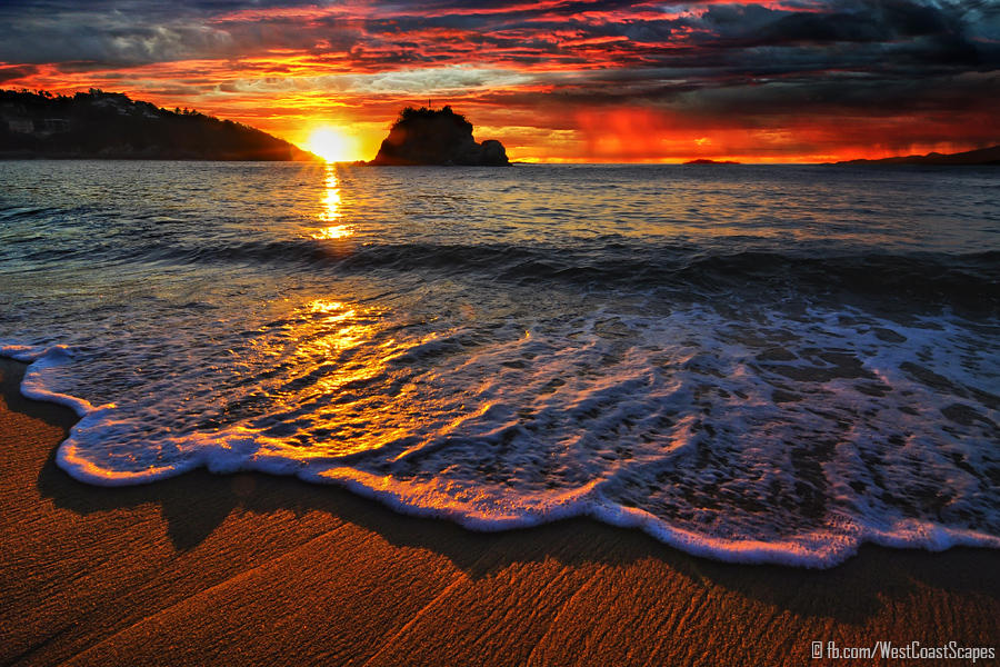 Tangolunda Bay by IvanAndreevich