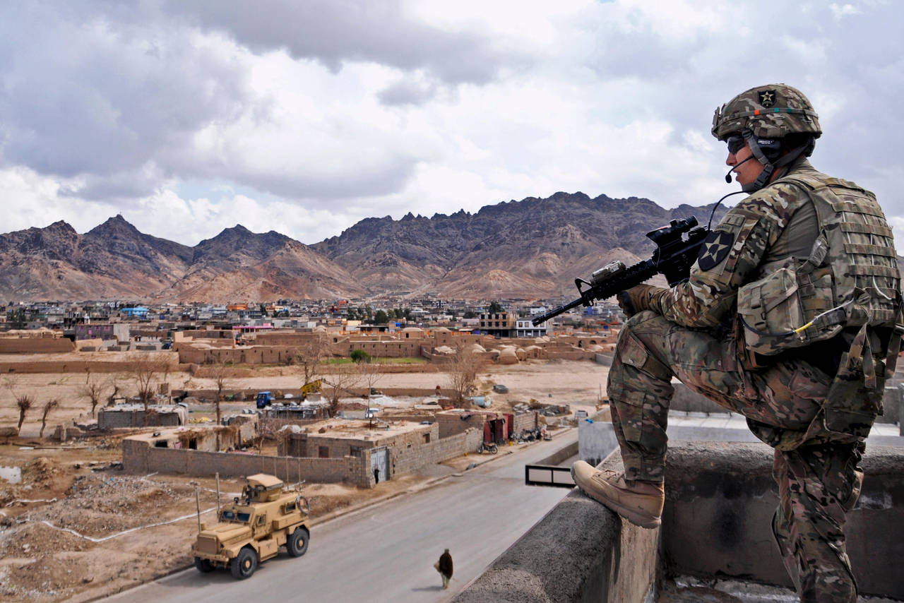 Rooftop Security by MilitaryPhotos